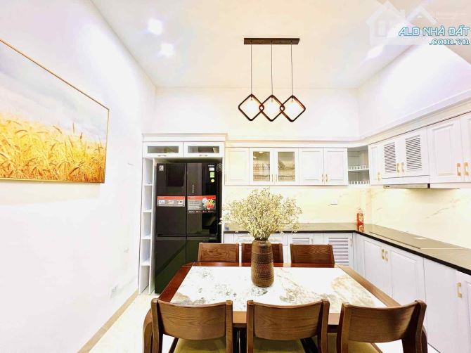 Bán nhà Hoàng Mai, ngõ thông rộng, nhà thoáng sáng, 7 phòng ngủ, full nội thất chỉ 7.2 tỷ