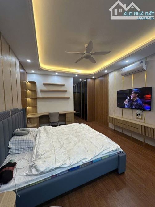 CẦN TIỀN BÁN GẤP – NHÀ ĐẸP HỒ ĐỀN LỪ – 45M² X 5 TẦNG – Ô TÔ ĐỖ CỬA – CHỈ 7.36 TỶ!