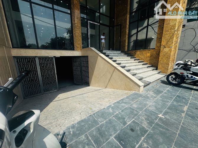 Toà VP Mặt phố view sông, đẳng cấp thương hiệu, lô góc 3 thoáng. 200m2, 9 tầng, mt 10m