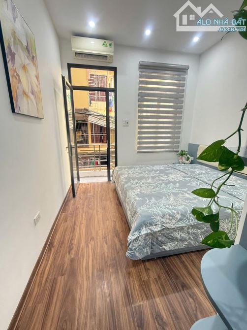 BÁN NHÀ CỰC PHẨM KIM GIANG – SÁT KĐT ĐẠI KIM – Ô TÔ ĐẬU SÁT NHÀ . DT:34M -8.2 TỶ