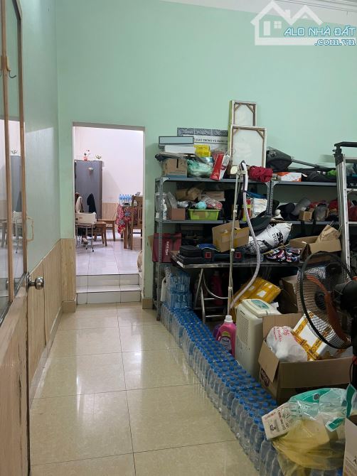 Trần Khát Chân, Nhà 3 tầng cũ, hai thoáng, 30m ra mặt phố, dt 85m2, mt 4.6m, Giá 17.5 tỷ.