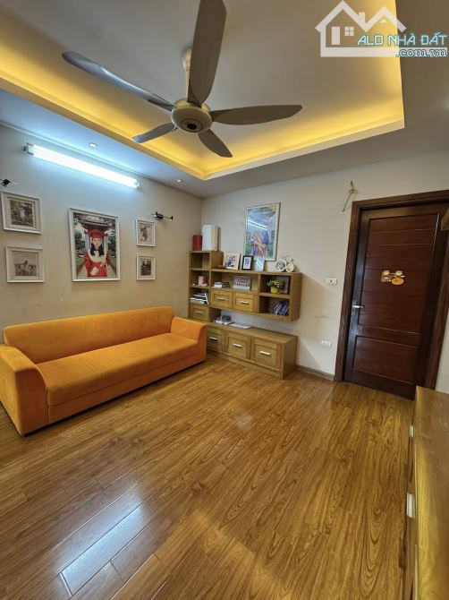 Nhà Nguyễn Ngọc Vũ, 133m x3T-MT 7M-Kinh Doanh-Ở-Ngõ Thông-Ô Tô Tránh-5m Mặt Phố-Nở Hậu - 2