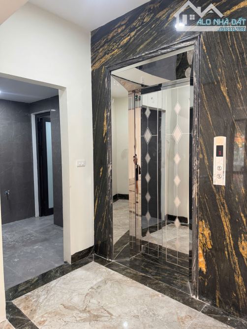 Toà Văn Phòng Đẹp mê ly Mỹ Đình, 160m2, 8 tầng, mặt tiền 8m.