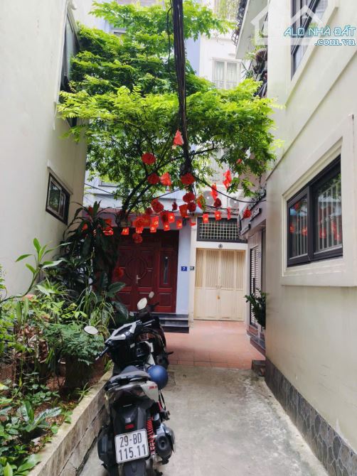 Hiếm, lô góc hai mặt sau ngõ 157 Pháo Đài Láng, sổ 60m2 x mtiền 5.3m dân xây. Giá 19 tỷ