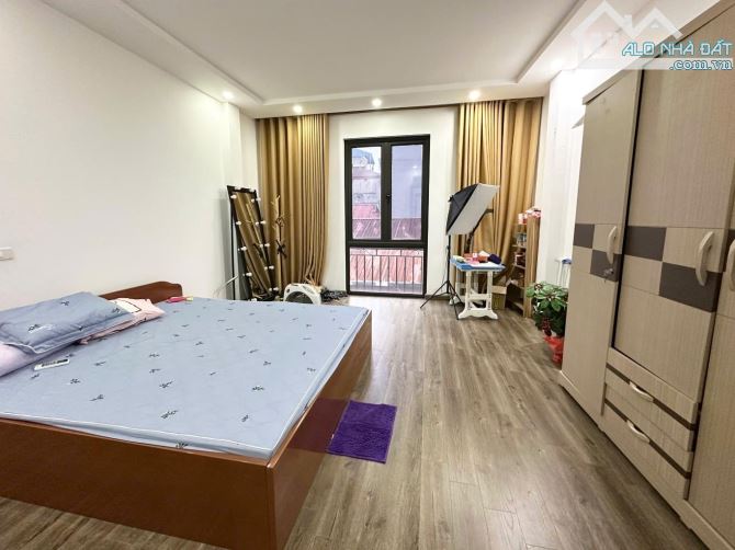 VÍP ĐỘI CẤN- MẶT NGÕ THÔNG- SÁT PHỐ- OTO NGỦ TRONG NHÀ-50m- 5 TẦNG-MT4,6m- Ô CHỜ THANG MÁY