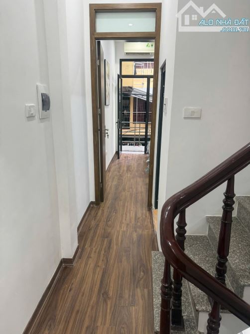 BÁN NHÀ CỰC PHẨM KIM GIANG – SÁT KĐT ĐẠI KIM – Ô TÔ ĐẬU SÁT NHÀ . DT:34M -8.2 TỶ