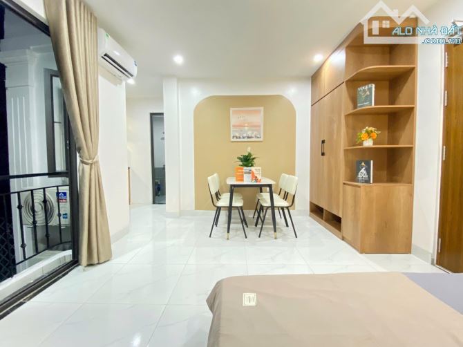 SIÊU PHẨM HỒ ĐỀN LỪ – CCMN 8 PHÒNG FULL ĐỒ – THANG MÁY XỊN, OTO ĐỖ CỔNG – CHỈ HƠN 9 TỶ!