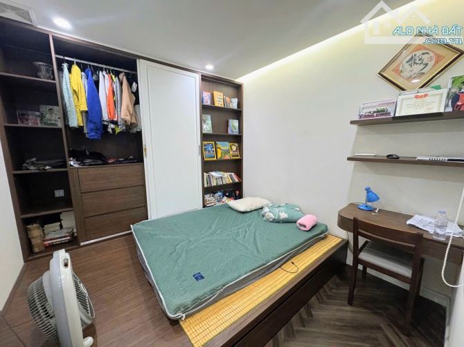 Bán căn hộ DIAMOND FLOWER TOWN 48 Lê Văn Lương. Căn hộ 3 ngủ, tầng cao. Nội thất cao cấp.