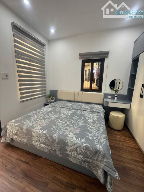 BÁN NHÀ CỰC PHẨM KIM GIANG – SÁT KĐT ĐẠI KIM – Ô TÔ ĐẬU SÁT NHÀ . DT:34M -8.2 TỶ