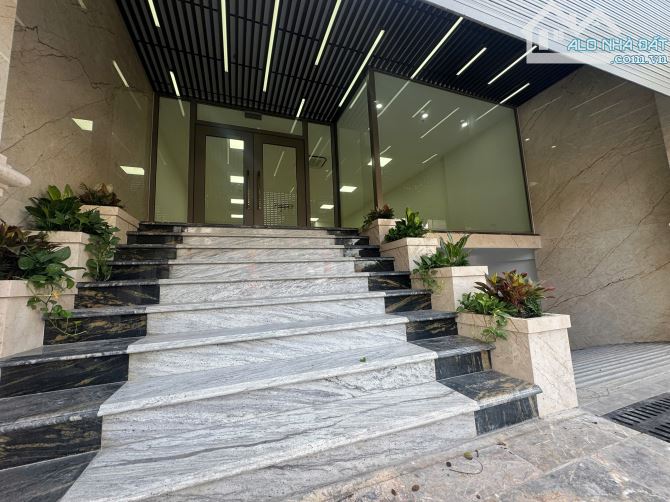 Toà Văn Phòng Đẹp mê ly Mỹ Đình, 160m2, 8 tầng, mặt tiền 8m.