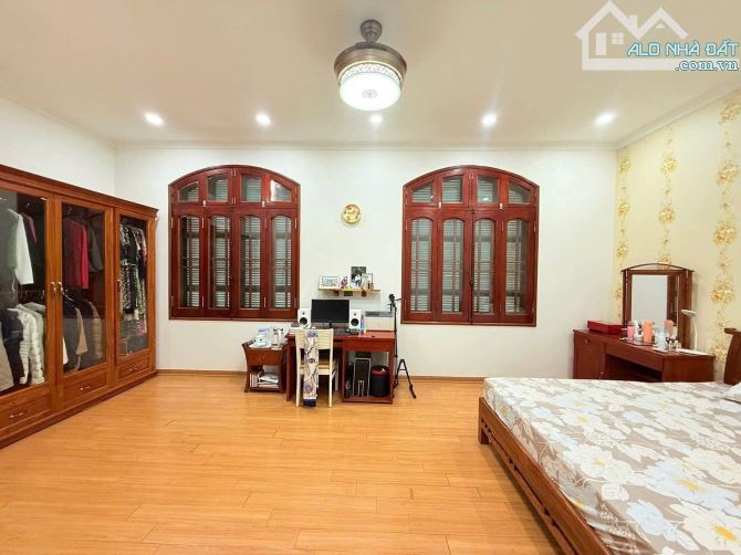 Hiếm!! Oto vào 1 nhà ra Phố Vũ Trọng Phụng ngõ thông kdoanh, 105m2 x mtiền 7m. Giá 41.6 tỷ