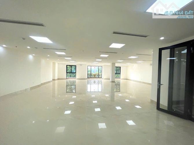BÁN GẤP TÒA NHÀ VP VIP HAI BÀ TRƯNG -TRẦN ĐẠI NGHĨA - 450 M2-8 T - MT 16 M - 2 THANG MÁY