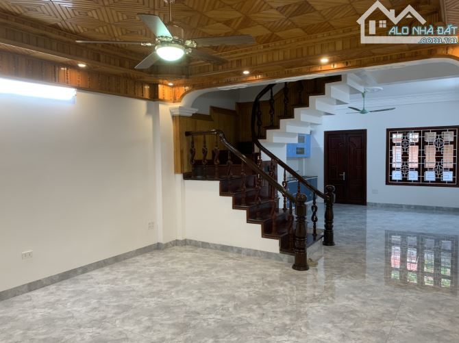 Cho thuê nhà Nguyễn Chí Thanh – Ba Đình DT 72m x 4 tầng, ôtô đỗ giá thuê 26tr/th