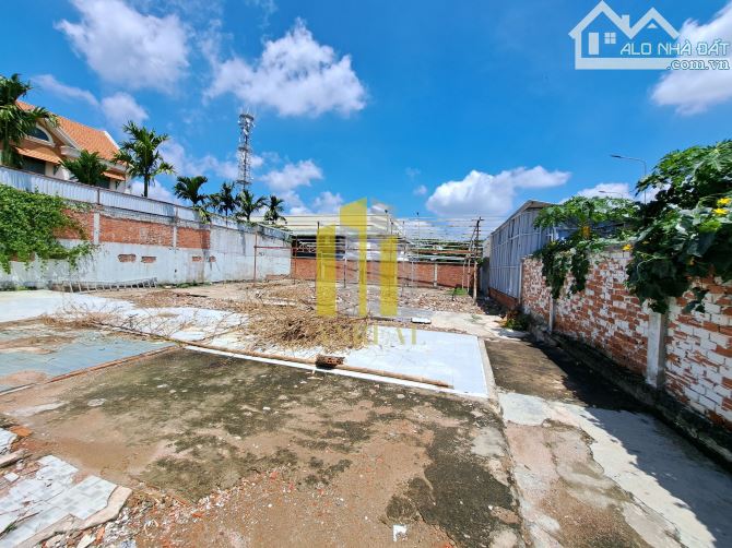 CHO THUÊ LÔ ĐẤT HƠN 400M2 GIÁ 50 TRIỆU GẦN XA LỘ HÀ NỘI .