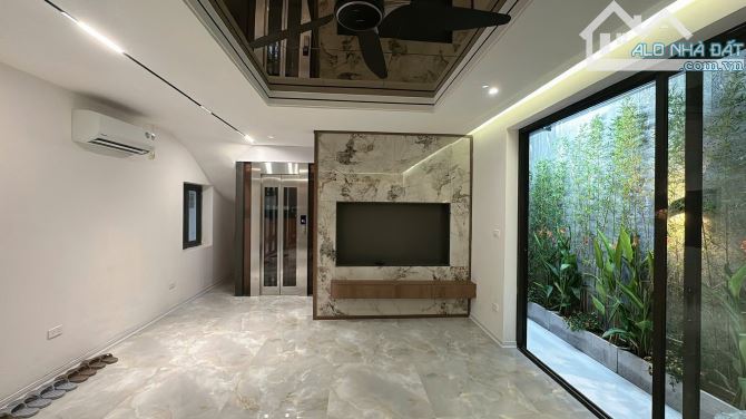 Bán Nhà Hoàng Văn Thái Xây Mới 6 Tầng Hiện Đại Mặt Tiền 8,4M ( Cách Ô Tô 5M )