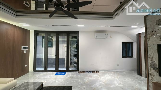 Bán Nhà Hoàng Văn Thái Xây Mới 6 Tầng Hiện Đại Mặt Tiền 8,4M ( Cách Ô Tô 5M )