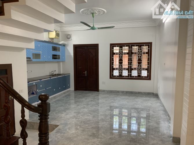 Cho thuê nhà Nguyễn Chí Thanh – Ba Đình DT 72m x 4 tầng, ôtô đỗ giá thuê 26tr/th - 1