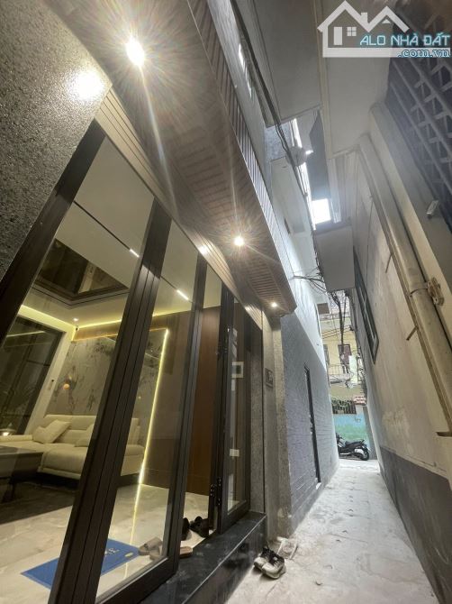 Bán Nhà Hoàng Văn Thái Xây Mới 6 Tầng Hiện Đại Mặt Tiền 8,4M ( Cách Ô Tô 5M )