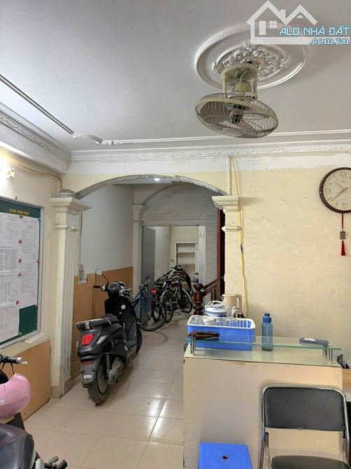 Hàng hiếm Cầu Giấy – Lô góc, view hồ, vị trí kinh doanh đắc địa – 85m² – 30 tỷ – Sổ đỏ vuô