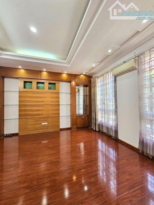 BÁN NHÀ HOÀNG QUỐC VIỆT, CẦU GIẤY - 4 TẦNG 90M2 - CÁCH PHỐ 20M - Ô TÔ DỪNG ĐỖ 24/24