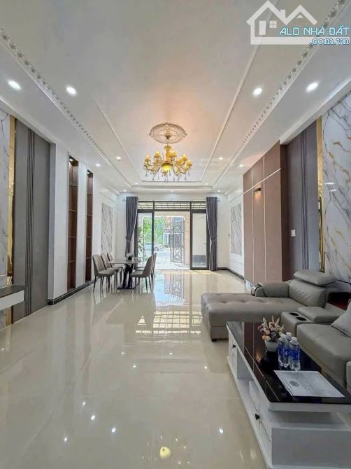 Bán nhà mặt phố Cầu Giấy 69m2 kinh doanh tốt vỉa hè rộng 22 tỷ