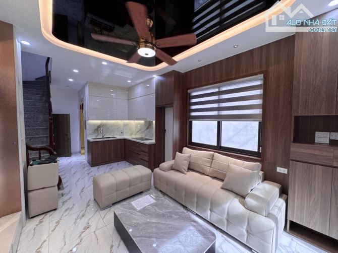 Siêu phẩm Kim Ngưu, 30m ra phố, mặt ngõ thông rộng, lô góc, 6 tầng thang máy.