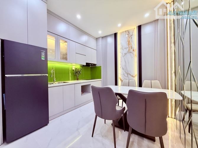 Nhà đẹp ngay ngã tư phố Huế - Đại Cồ Việt, ngõ nông gần phố, chỉ nhỉnh 7 tỷ