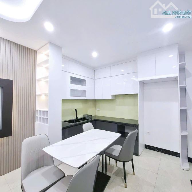 VIP! LƯƠNG KHÁNH THIỆN – 45M² X 5 TẦNG – Ô TÔ ĐỖ CỔNG – FULL SỔ ĐỎ CHÍNH CHỦ – CHỈ 7,6 TỶ!