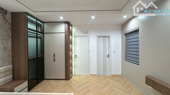 Bán Nhà Hoàng Văn Thái Xây Mới 6 Tầng Hiện Đại Mặt Tiền 8,4M ( Cách Ô Tô 5M )