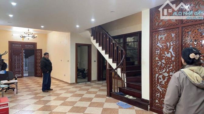 BÁN NHÀ HOÀNG QUỐC VIỆT, CẦU GIẤY - 4 TẦNG 90M2 - CÁCH PHỐ 20M - Ô TÔ DỪNG ĐỖ 24/24