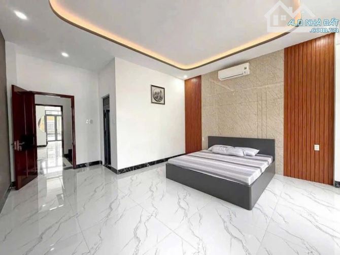 Bán nhà mặt phố Cầu Giấy 69m2 kinh doanh tốt vỉa hè rộng 22 tỷ