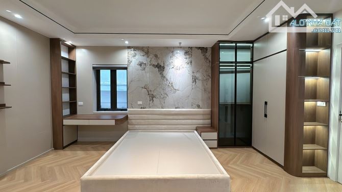 Bán Nhà Hoàng Văn Thái Xây Mới 6 Tầng Hiện Đại Mặt Tiền 8,4M ( Cách Ô Tô 5M )