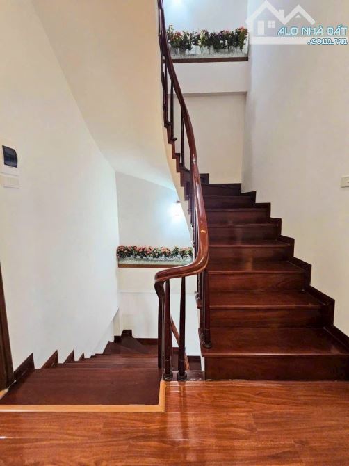 BÁN NHÀ HOÀNG QUỐC VIỆT, CẦU GIẤY - 4 TẦNG 90M2 - CÁCH PHỐ 20M - Ô TÔ DỪNG ĐỖ 24/24