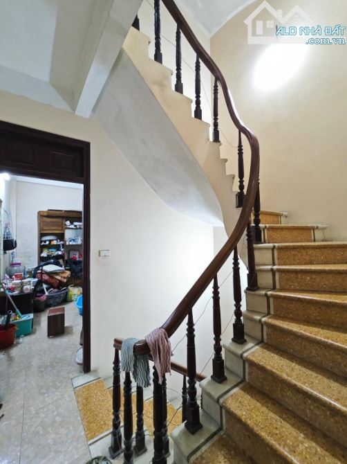 LÔ GÓC 3 THOÁNG ĐỊNH CÔNG, VỈA HÈ, 3 Ô TÔ TRÁNH ĐỖ, KD, DÂN XÂY Ô TÔ VÀO NHÀ