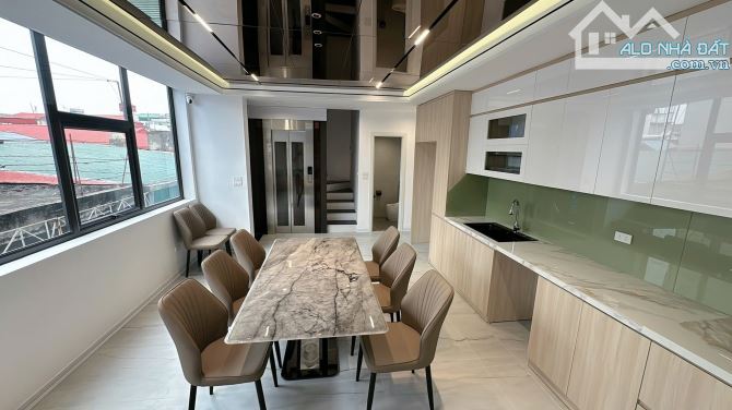 Bán Nhà Hoàng Văn Thái Xây Mới 6 Tầng Hiện Đại Mặt Tiền 8,4M ( Cách Ô Tô 5M )