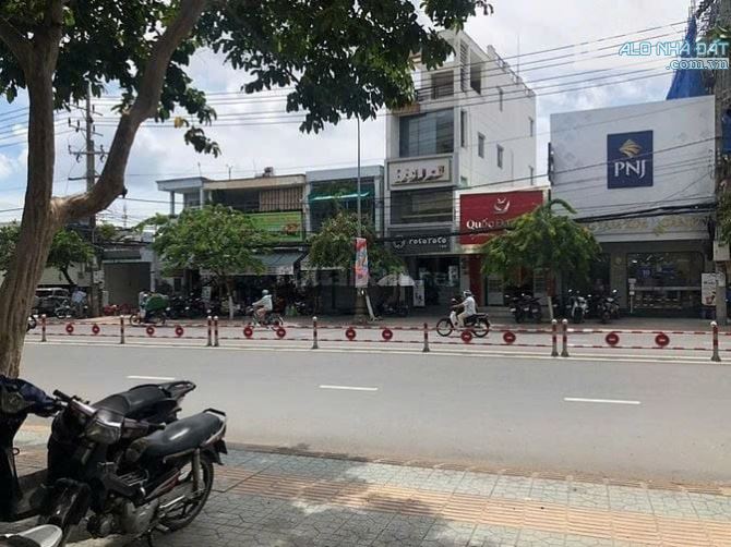 Cho thuê nhà mặt tiền đường Đồng Khởi trung tâm TP. Bến Tre, vị trí vàng kd đắc địa