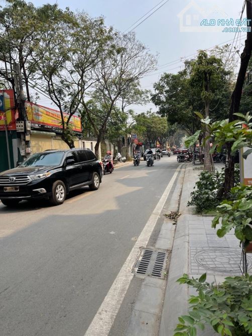 LÔ GÓC 3 THOÁNG ĐỊNH CÔNG, VỈA HÈ, 3 Ô TÔ TRÁNH ĐỖ, KD, DÂN XÂY Ô TÔ VÀO NHÀ