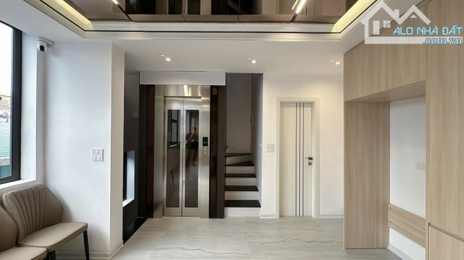 Bán Nhà Hoàng Văn Thái Xây Mới 6 Tầng Hiện Đại Mặt Tiền 8,4M ( Cách Ô Tô 5M )