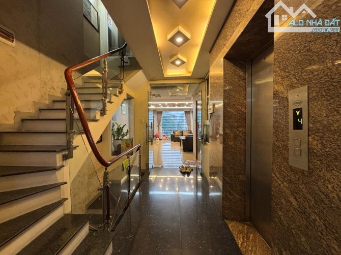 Toà VP Hoàng Cầu, vỉa hè, KD, 3 ô tô tránh, 6T thang máy, DT 60tr/th