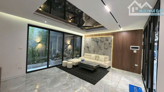 Bán Nhà Hoàng Văn Thái Xây Mới 6 Tầng Hiện Đại Mặt Tiền 8,4M ( Cách Ô Tô 5M )