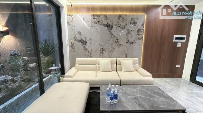 Bán Nhà Hoàng Văn Thái Xây Mới 6 Tầng Hiện Đại Mặt Tiền 8,4M ( Cách Ô Tô 5M )