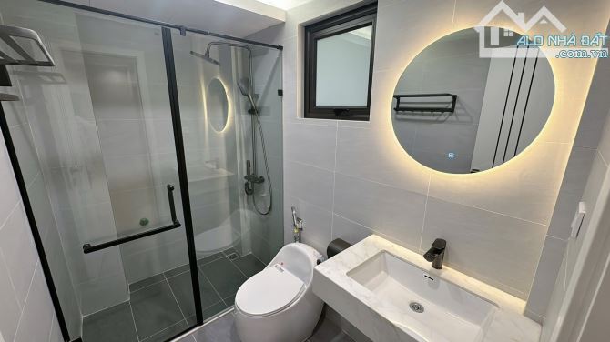 Bán Nhà Hoàng Văn Thái Xây Mới 6 Tầng Hiện Đại Mặt Tiền 8,4M ( Cách Ô Tô 5M )