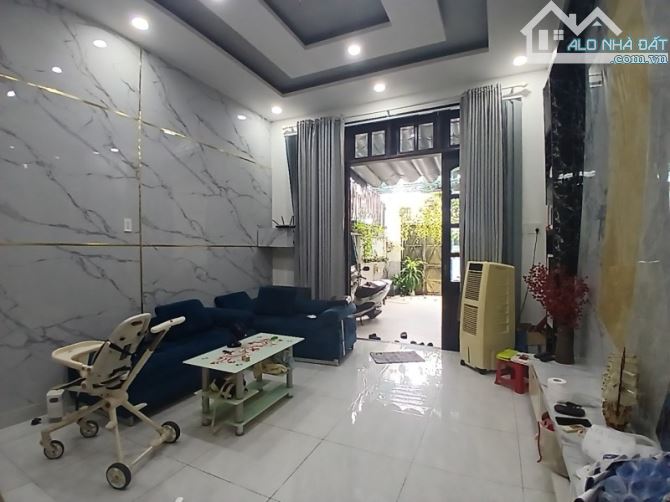 Bán nhà riêng 3 tầng, 89m2, 4PN, đường 102, Tăng Nhơn Phú A, Q.9. TP HCM Sổ hồng, 7.95 tỷ.