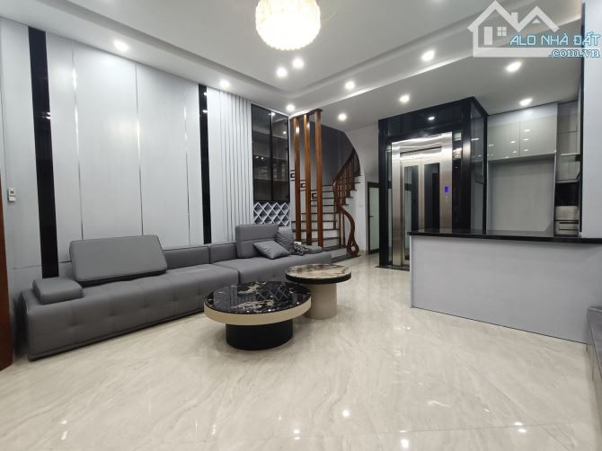 NHÀ 6 TẦNG THANG MÁY GẦN CẦU CHƯƠNG DƯƠNG - ĐẦU TƯ SINH LỜI - DUY NHẤT 1 CĂN.