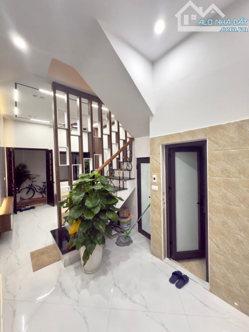 Bán nhà Trần Khát Chân 37m2, 5T, mt 4m gần phố, full nội thất, sổ đỏ riêng. Giá 7.99 tỷ