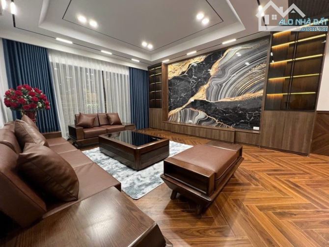 8T thang máy Tôn Đức Thắng, vỉa hè, KD, ô tô thông tứ tung, DT60tr, full NT