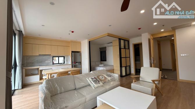 Cho thuê căn hộ cao cấp phố Đào Tấn-Ba Đình. DT70m2. 1 khách 1 ngủ. Có ban công. Ô tô đỗ - 1