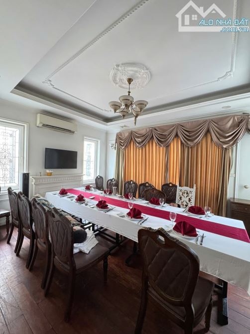 BIỆT THỰ 3 TẦNG NGHĨA ĐÔ CẦU GIẤY DT 270M MT 15M MP LÔ GÓC VỊ TRÍ KIM CƯƠNG KD VIP 210 TỶ