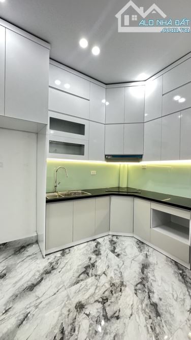 Bán Nhà 4T- Ô Tô vào nhà 45M- Nam Dư, Vĩnh Hưng 4 Ngủ, Tiện ích lớn- Nhỉnh 7 Tỷ (có TL)