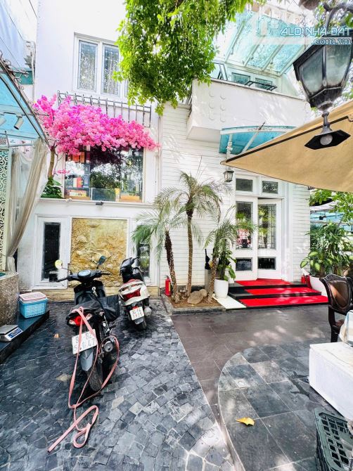 Bán Nhà Mặt Phố Nguyễn Khánh Toàn Cầu Giấy 265m2-4T MT15m LÔ GÓC 3 THOÁNG 210 Tỷ.